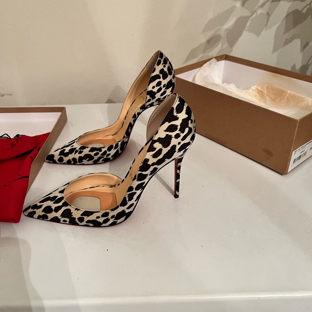 Christian Louboutin Leopard print Iriza pump